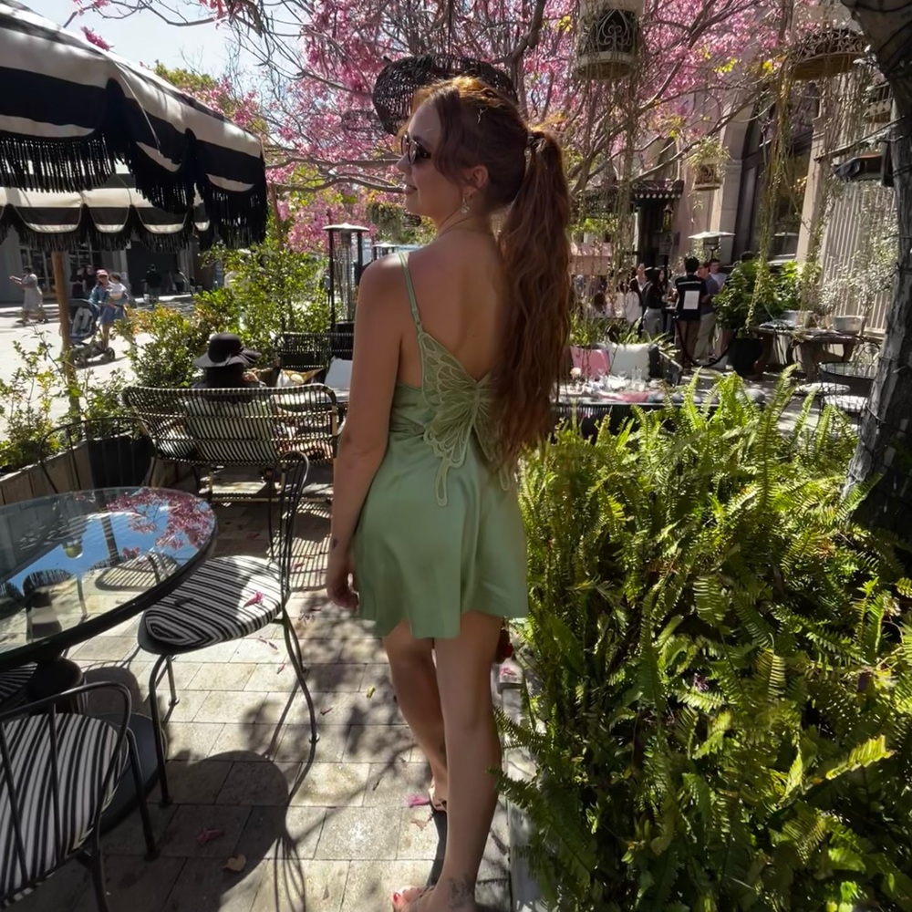 Elegant Green Lace-Back Butterfly Dress